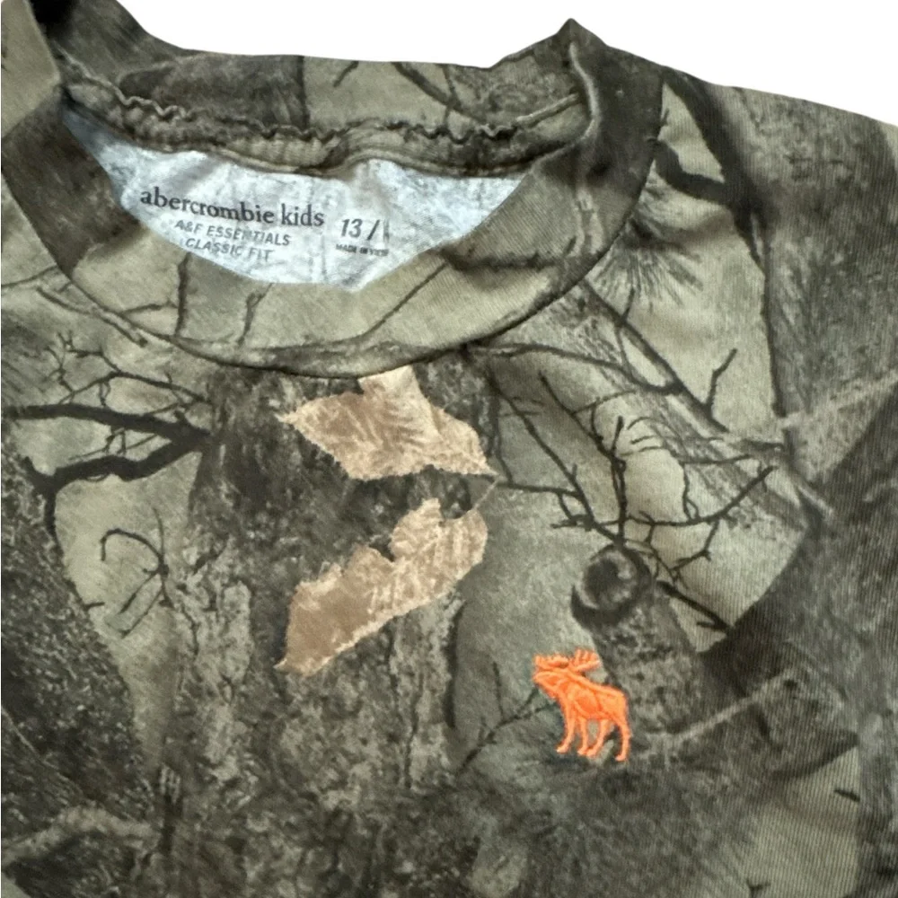 Abercrombie & Fitch Kids Camo T-Shirt Size 13|14‎ Abercrombie Kids Classic Fit